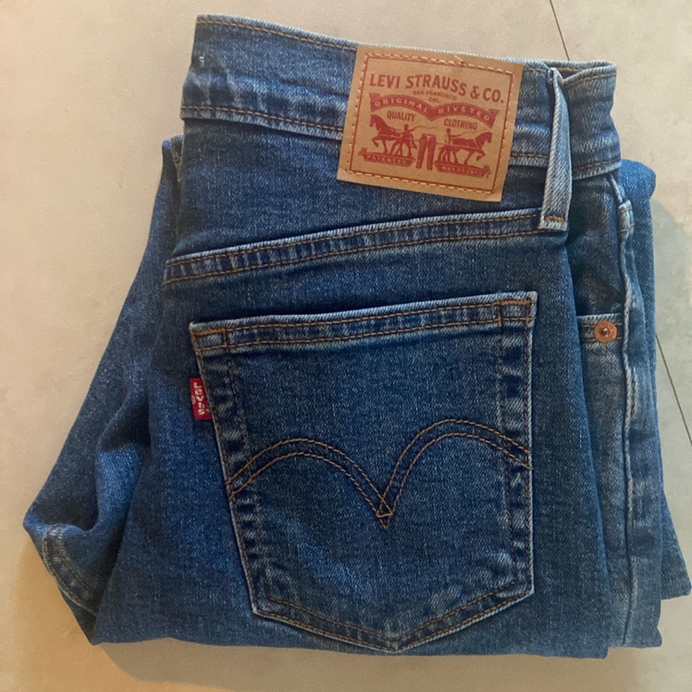 Levi’s Wedgie Straight leg jeans size 28